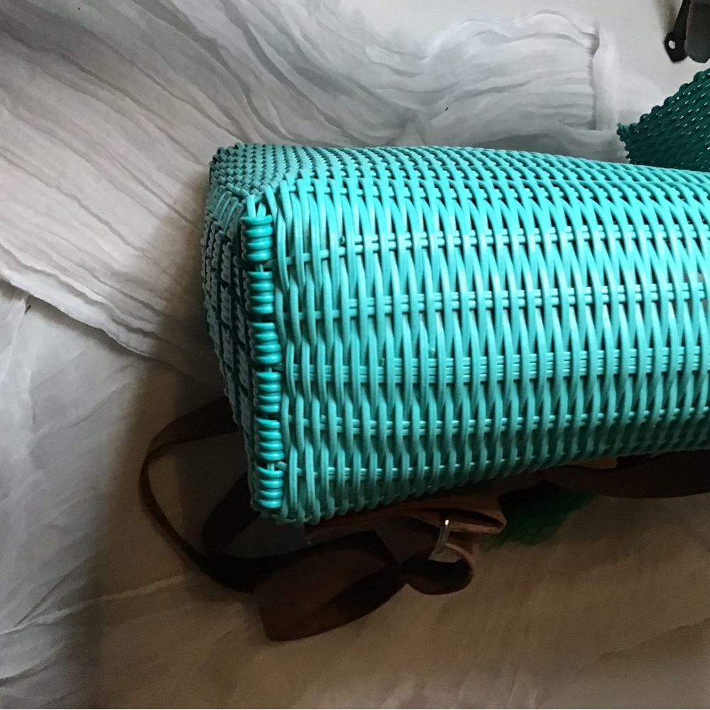 💕Woven backpack purse - Picture 4 of 6